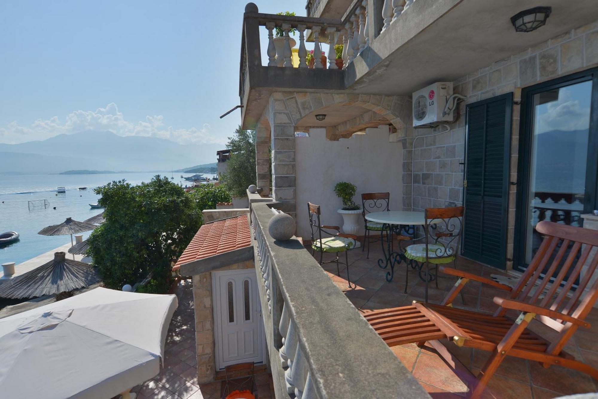 Apartments Palace Mira Mare Tivat Quarto foto
